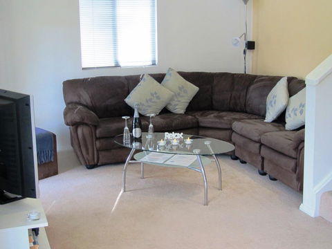 Hidden Grove Retreat - Australian Directory 1
