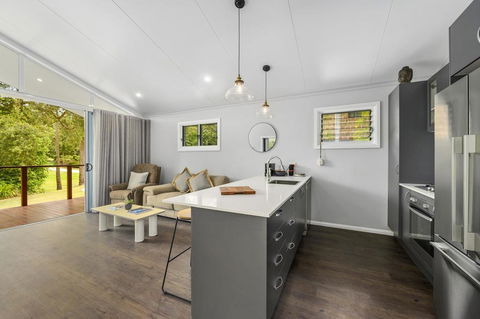 Hiddleston Retreat - Australian Directory 2