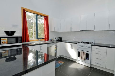 Hill Top Retreat Self Contained Accomodation - Australian Directory 0