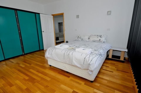 Hill Top Retreat Self Contained Accomodation - Australian Directory 2