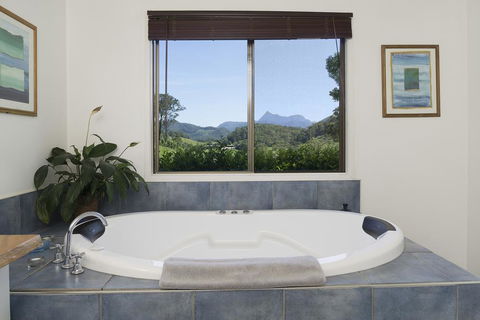 Hillcrest Mountain View Retreat - Australian Directory 2