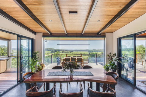 Hilltop Hideaway Luxury Style - Australian Directory 1