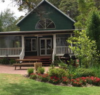 Hillview Chalet - Australian Directory