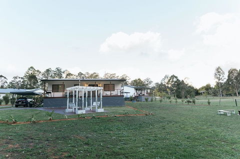 Hinterland Boutique Cottages-Fig Tree Cottage - Australian Directory 1