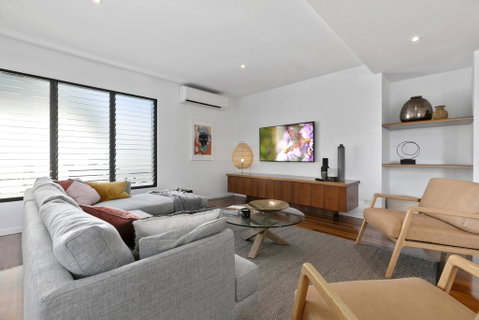 Holiday Hideaway, Sunshine Beach - Australian Directory 2