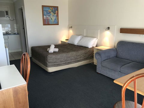 Holiday Lodge Motor Inn - Australian Directory 1