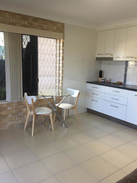 Holiday On Hillcrest - Australian Directory 1