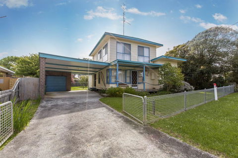 HOLIDAY ON NAUTILUS INVERLOCH - Australian Directory 0