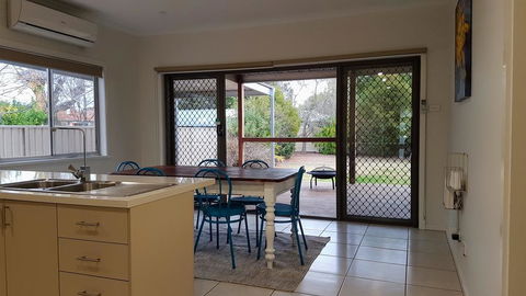 Homely Getaways - Eighth Street Mildura - Australian Directory 0