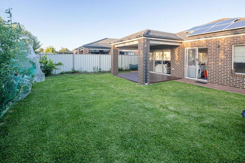 Homely Getaways In Central Pakenham - Pet Friendly - Australian Directory 0