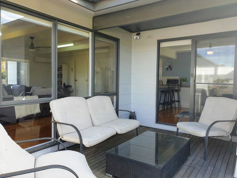 Homely Getaways In Surf Beach - Pet Friendly - Australian Directory 1