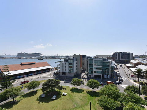 Honeysuckle Haven - Harbour Facing + Walk To Restaurants - Australian Directory 0