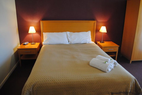 Horse & Jockey Hotel Motel - Australian Directory 1