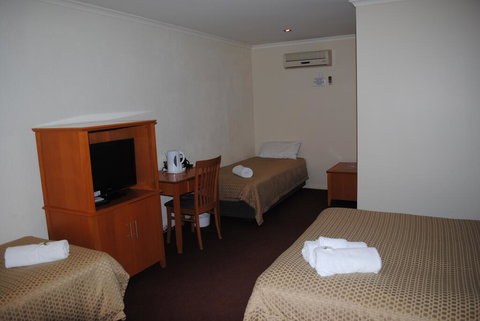 Horse & Jockey Hotel Motel - Australian Directory 2
