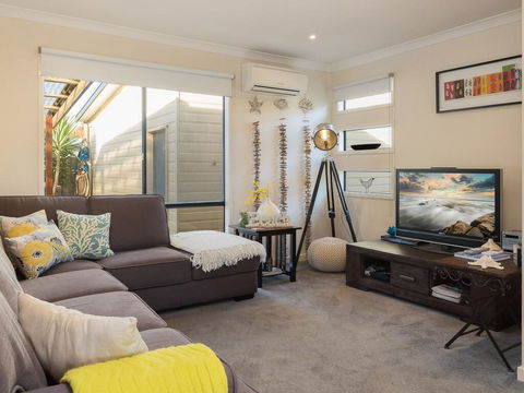 Island Sands - Australian Directory 1