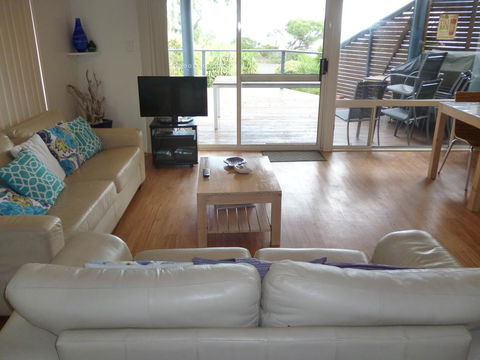 Island View 2 - Australian Directory 3