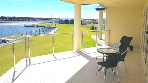 Island Waterfront Getaway - WiFi - Australian Directory 0