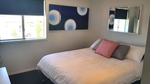 Island Waterfront Getaway - WiFi - Australian Directory 2