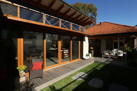 Jacaranda Garden Retreat - Australian Directory 1