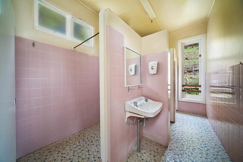 Jenolan Caves House - Australian Directory 3