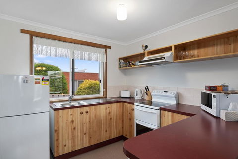 Josie Villa - Beautiful West Burnie: Long Or Short Term - Australian Directory 3