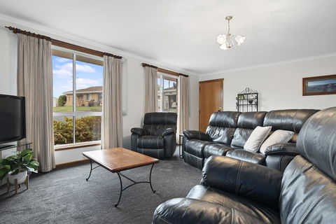 Josie Villa - Beautiful West Burnie: Long Or Short Term - Australian Directory 2