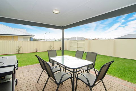 Kangaroo Retreat - Australian Directory 0