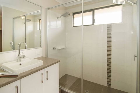 Kangaroo Retreat - Australian Directory 2