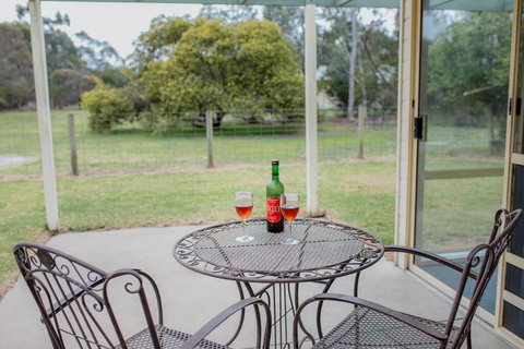 Karinya Cottage - Pet Friendly Country Retreat - Australian Directory 0