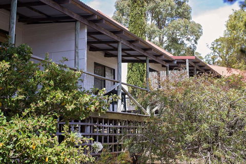 Karribank And The Karri On Bar - Australian Directory 1