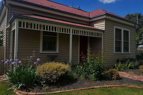 Kenmaur Cottage - Australian Directory 1