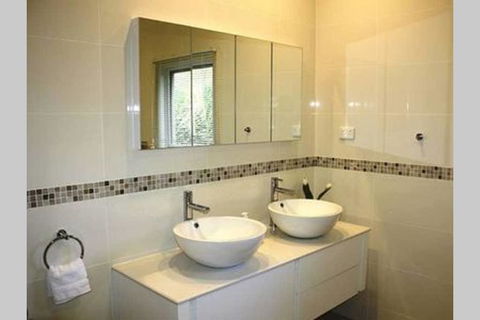 Kenmaur Cottage - Australian Directory 2