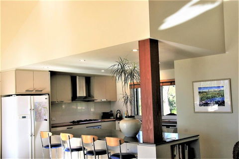 Kenwood Bank Vineyard Retreat - Australian Directory 2