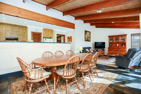 Kestrel Lodge Port Willunga - Australian Directory 2