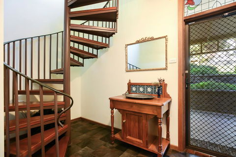 Kestrel Lodge Port Willunga - Australian Directory 1