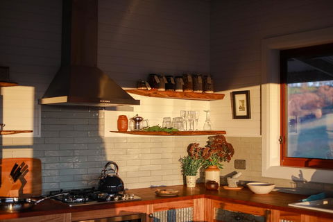 Kestrel Nest EcoHut - Australian Directory 1