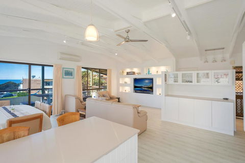 Kianga Parade Beach House - Australian Directory 1