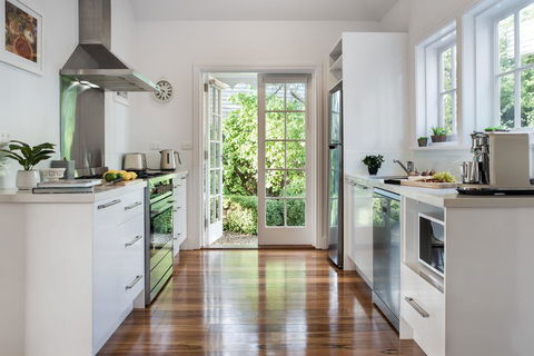 Kings Cottage - Australian Directory 2