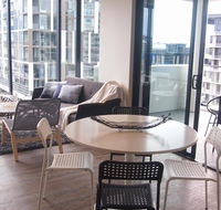 KOZYGURU SOUTH BRISBANE CITY VIEW 2 BED APT FREE PARKING QSB027-708 - Australian Directory
