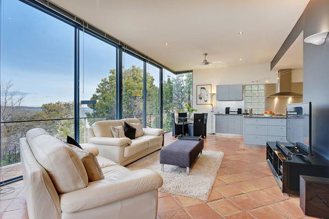 Kylakin - Derwent River, Waterfront Views, Tennis Court, Foxtel - Australian Directory 1