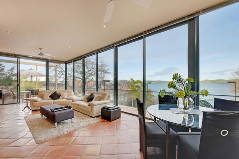 Kylakin - Derwent River, Waterfront Views, Tennis Court, Foxtel - Australian Directory 0