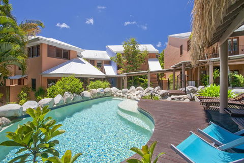 L'Auberge Noosa - Australian Directory 2