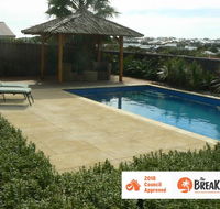 La Mer - Home with a Pool - Australian Directory