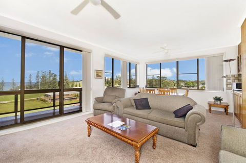 La Mer 16 11 Owen Street - Australian Directory 2