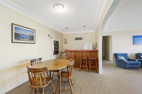 La Mer, 19 Dulconghi Street - Australian Directory 2