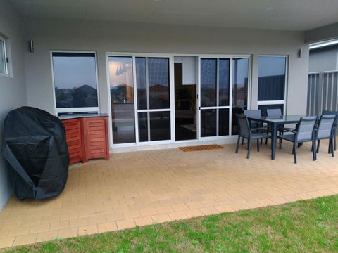 Laguna View - Australian Directory 1