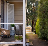 Lake Como Studio - Australian Directory