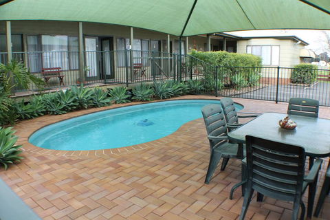 Lake Forbes Motel - Australian Directory 2