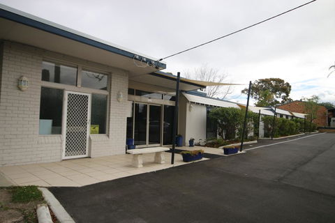 Lake Munmorah Motel - Australian Directory 1