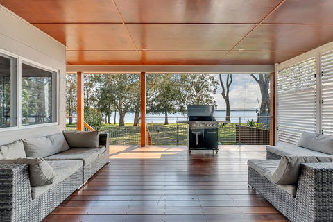 LAKEFRONT And SUNSET HAVEN - Australian Directory 3
